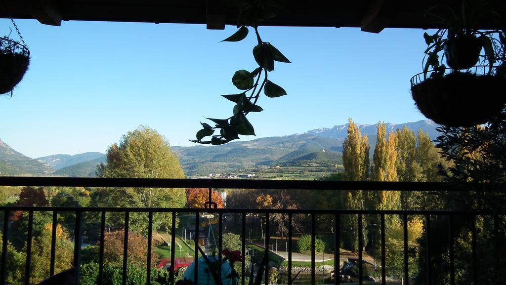 Casa Catharina Bed & Breakfast La Seu d'Urgell Exterior photo